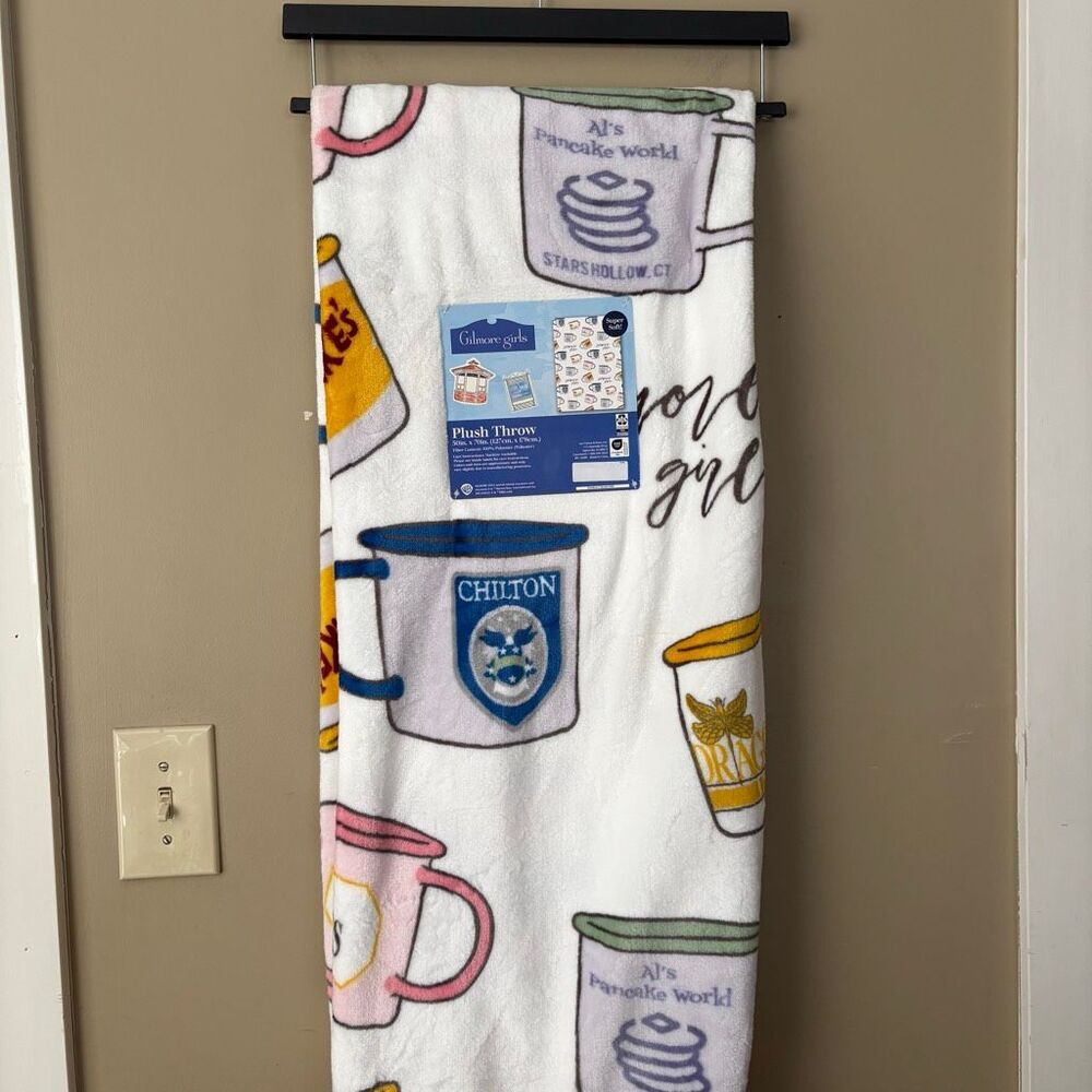 Gilmore Girls Mugs Plush Throw Blanket 50x70 Stars Hollow Chilton Al's Pancake